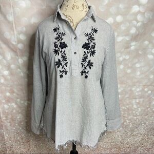 𝅺UMGEE Embroidered Frayed Hem Top